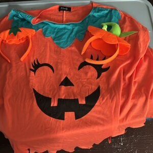 Pumpkin costume with 2 stems